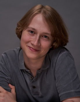 Kristian Iftodi as Артём