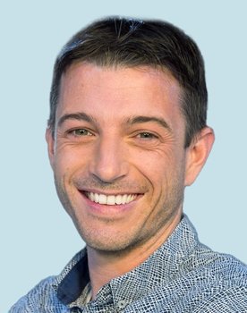Olivier Quemener as Narrator (voice)