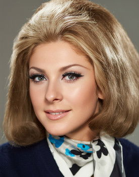 Sevinç Pekin as Ecem