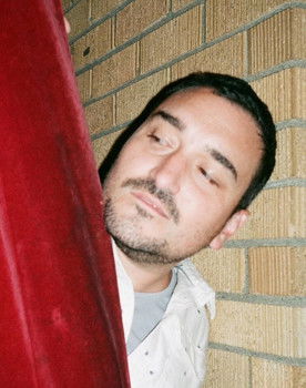 Pol Plastino as Thug