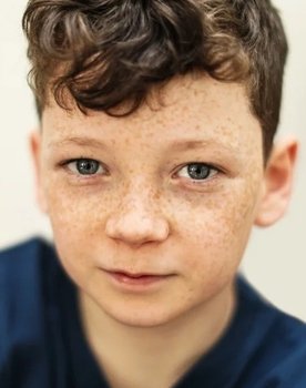 Alfie Lawless as Hendrie