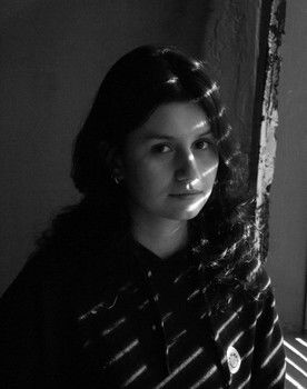 Giullie Costa as A Pintora