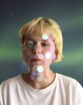 Oksana Kazmina as Girl