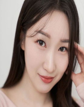 Park Cho-eun as Employee