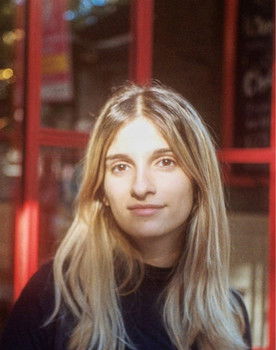 Catalina Cortinez Tripodi as María