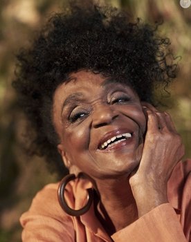 Léa Garcia as Dona Iraci