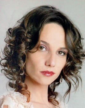 Aline Küppenheim as Carla