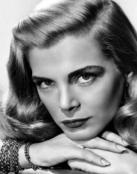 Lizabeth Scott as Mona Stevens