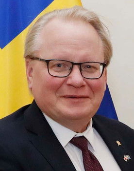 Peter Hultqvist as Self