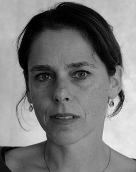 Catarina Mourão as Narrator (voice)