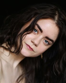 Maria Winther Nørgaard as Carla