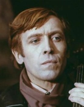 Aleksei Sveklo as Олейченко