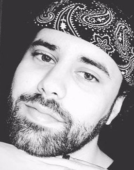 Simão Carvalho as Jurado 2/Transeunte 2/Simão