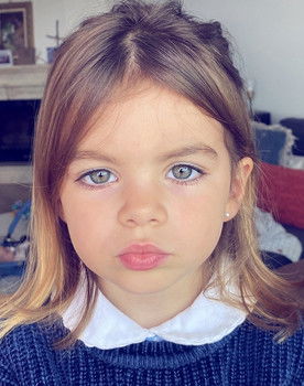 Madalena Guanilho as 