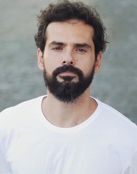 Daniel Porpino as Pedro