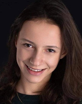 Anna Stolarska as Zuza Dzik