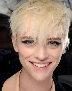 Milou Van Groesen as Mila