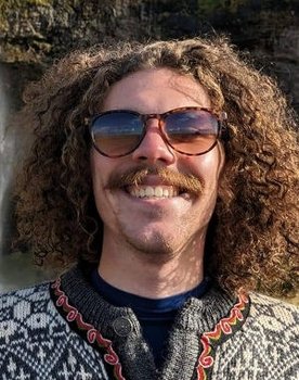 Piotr Maszczyk as Dr Jan Seward