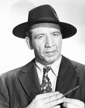 Mike Mazurki as Arnie Wendler