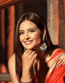 Priyanka Sarkar as Shormishtha Bose