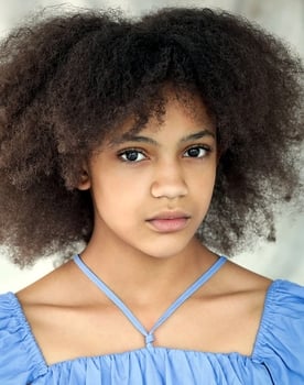 Diaana Babnicova as Terri