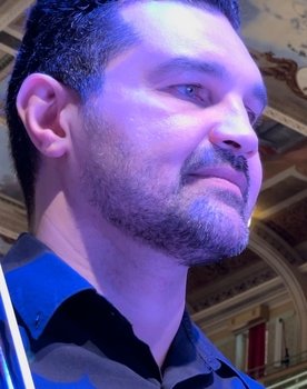 Ladislau Brun as Violinista