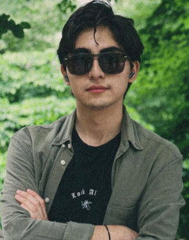 André Alarcón as Luis