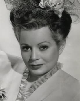 Robin Raymond as Simone