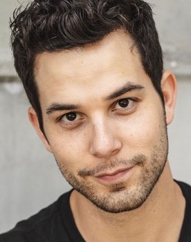 Skylar Astin as Branch (voice)