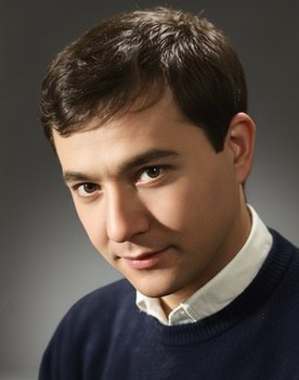 Orhan Alkan as Nihat