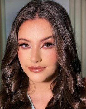 Julia Helen as Elarrê