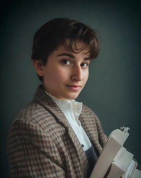 Sidney Pippin as Cassie