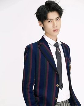 Tang Shaowen as Yi Tang