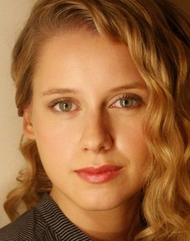 Manuela Vellés as Isa