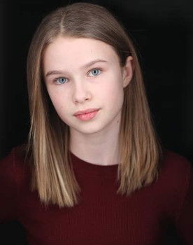 Trinity Likins as Amelia