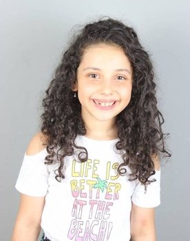 İrem Bakıner as Duygu (Küçüklüğü)