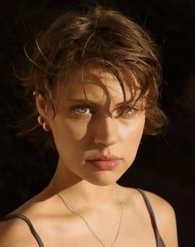 Yuliya Ilyina as Sasha Horosh