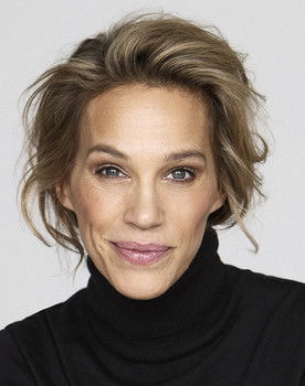 Emma Wiklund as Petra