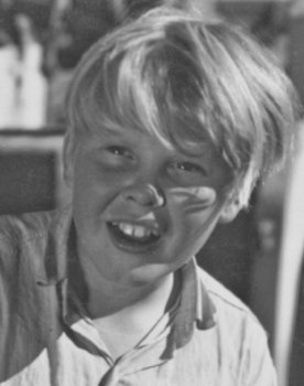 Sten Sköld as Svenne, "Semlan"