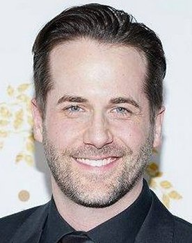 Niall Matter Photo