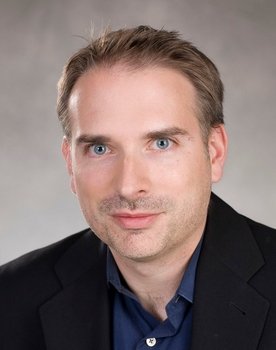 Michael Schneider as Self - Variety TV Editor