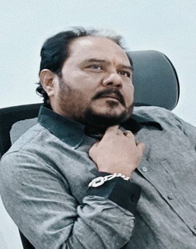 E. RaviShankar Reddy as Anand Palaniswamy