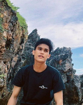 Dion Raepanggabean as Haris