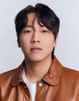 유성윤 as Lee Chang-seok