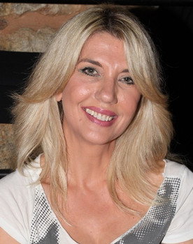 Giouli Iliopoulou as 