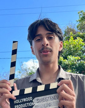 Júlio Gonçalves as Him