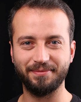 Faruk Karagül as Yaşar