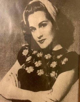 Olga Jiménez as Cholita