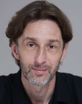 Vladimir Volzhin as Театровед