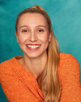 Clarrisa Ravens as Florence